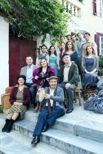 Η Μητέρα του Σκύλου πάει περιοδεία